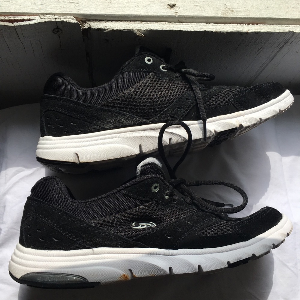 Women’s athletic shoes